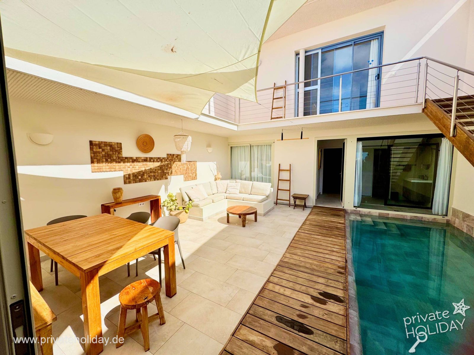 Cour intérieure avec piscine et salon d’extérieur – Costa Calma, Fuerteventura