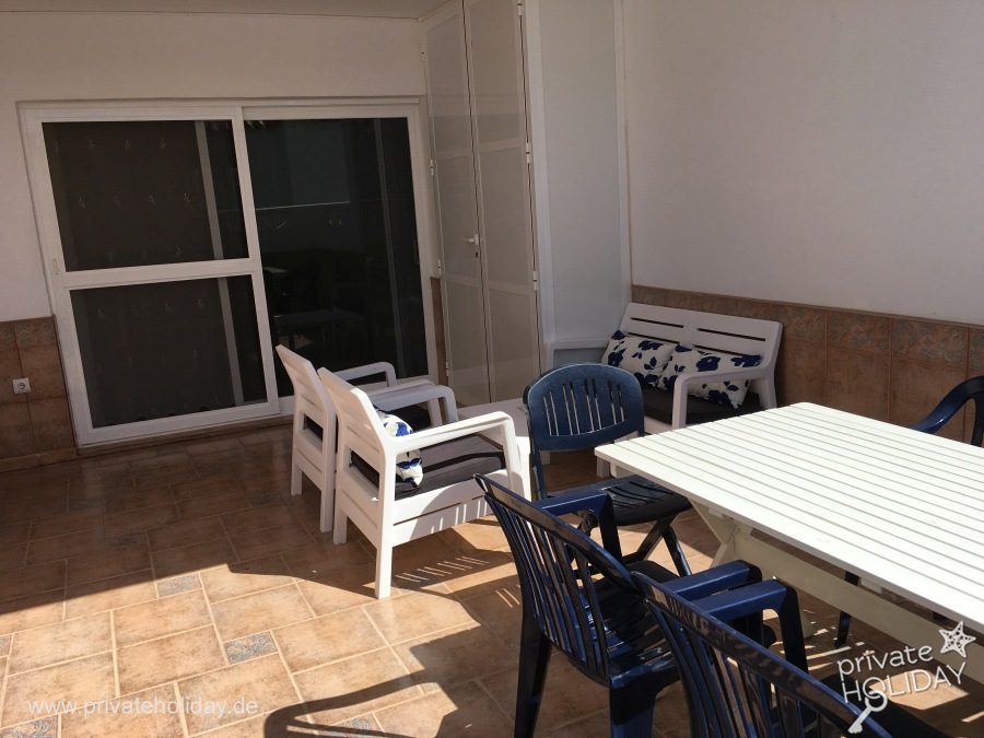 Terrazza coperta con tavolo da pranzo e salottino – Costa Calma, Fuerteventura