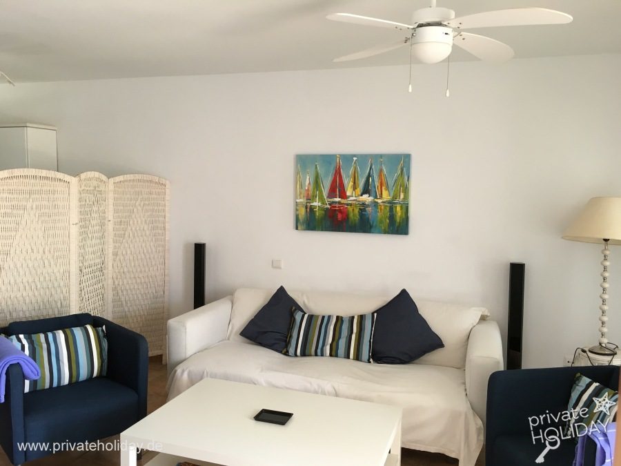 Salotto con divano e ventilatore a soffitto – Costa Calma, Fuerteventura