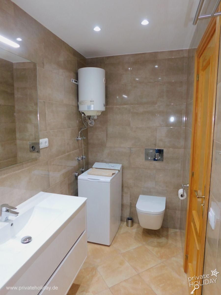 Bagno moderno con lavatrice e WC – Costa Calma, Fuerteventura