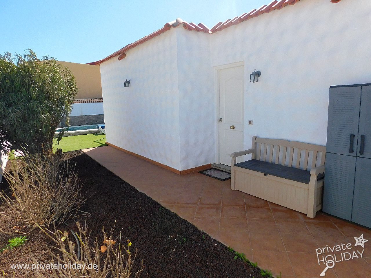Terrasse avec banc et armoire de rangement – Costa Calma, Fuerteventura