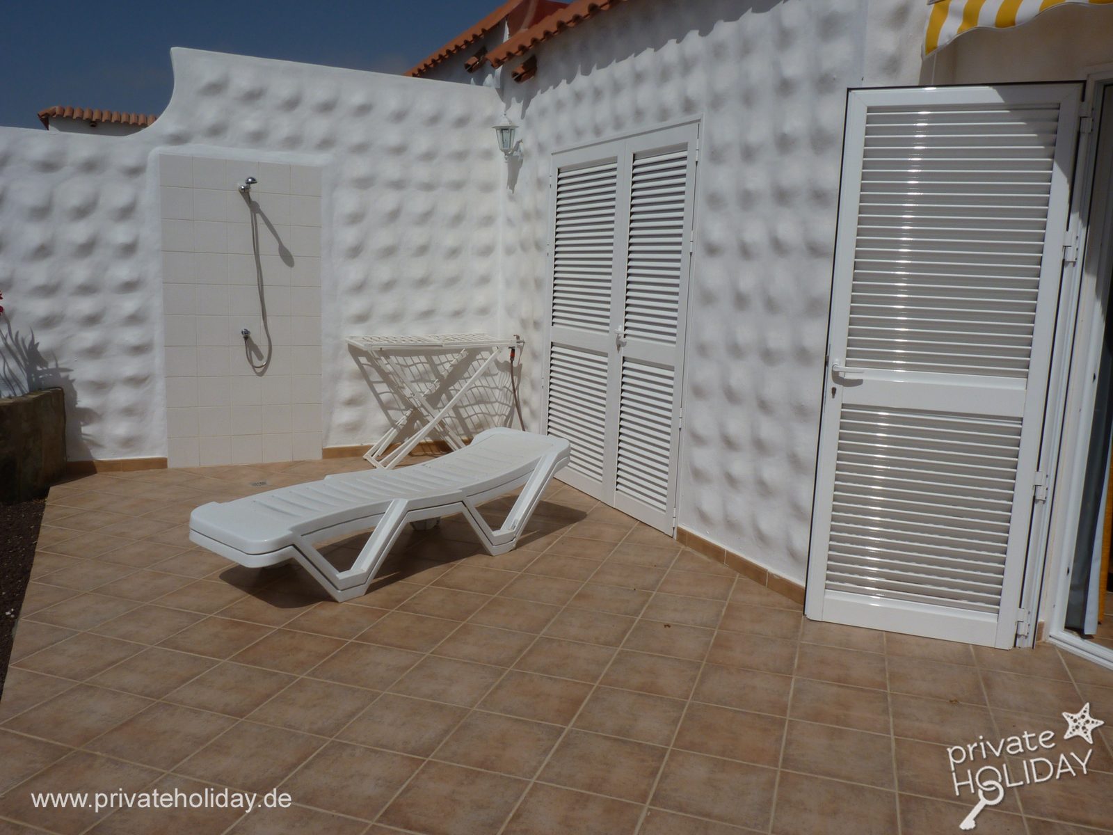 Terrasse avec transat et douche extérieure – Costa Calma, Fuerteventura