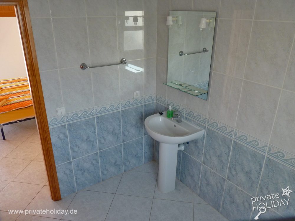Salle de bain avec lavabo et miroir – Costa Calma, Fuerteventura