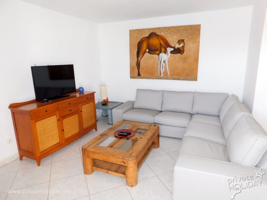 Salon avec canapé d’angle et télévision – Costa Calma, Fuerteventura