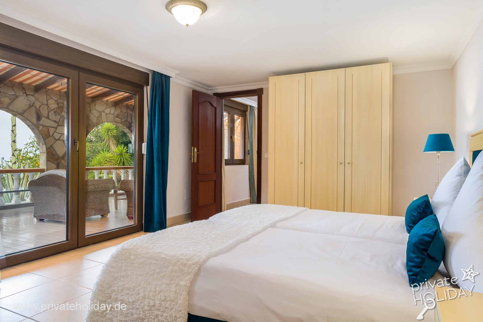Camera da letto con letto matrimoniale e porta terrazza – Guía de Isora, Tenerife