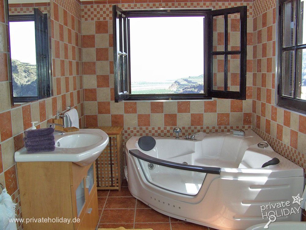 Salle de bain avec jacuzzi et vue mer – Icod de los Vinos, Ténérife