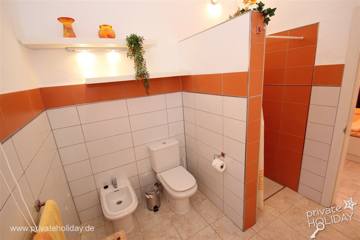 Salle de bains avec toilettes et bidet – Alcalá, Ténérife