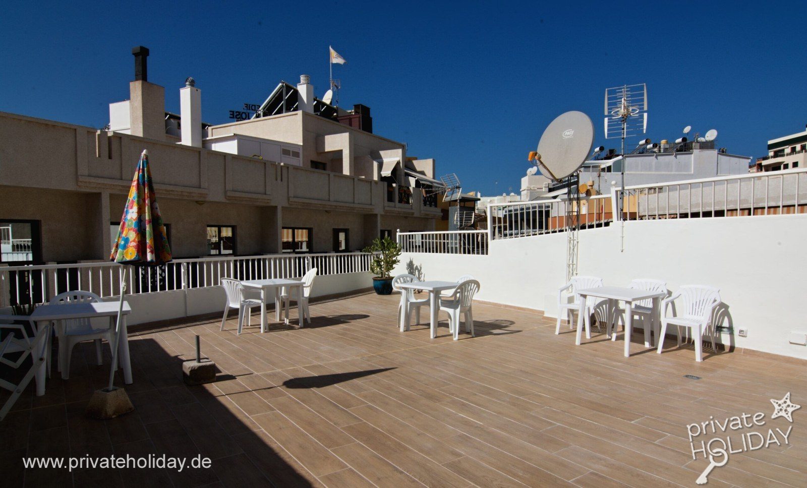 Large roof terrace with table sets and parasol – Los Cristianos, Tenerife