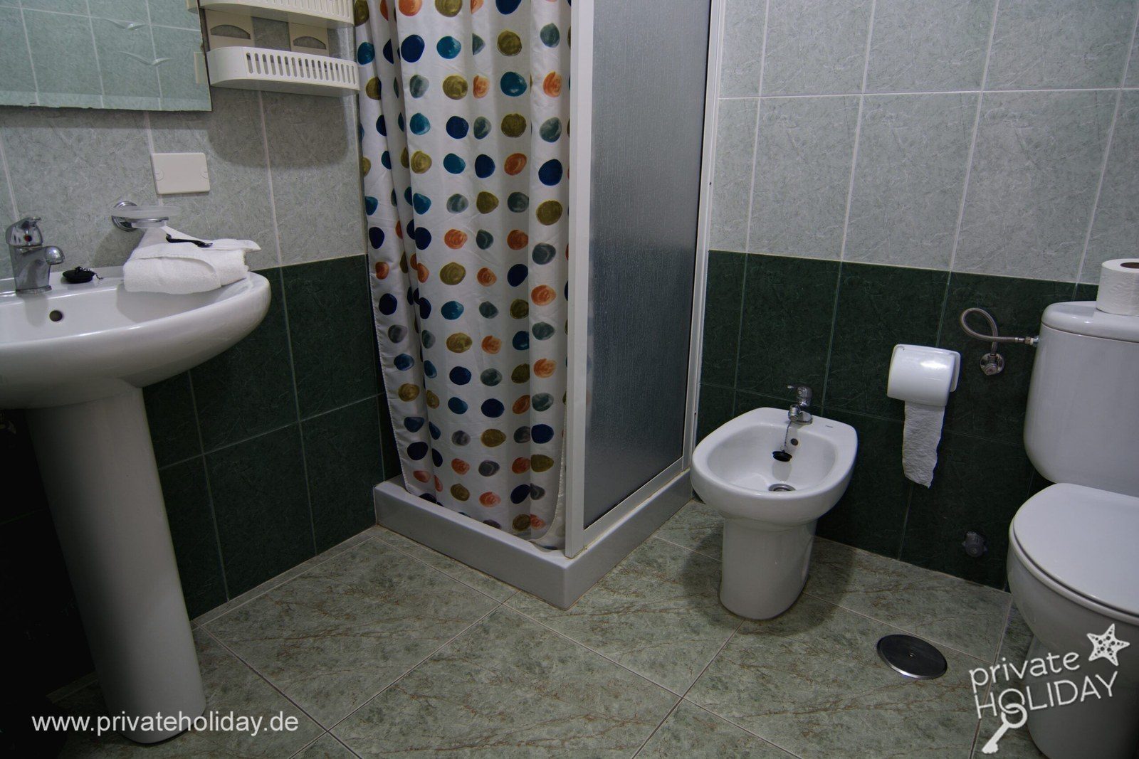 Bathroom with shower, sink and bidet – Los Cristianos, Tenerife