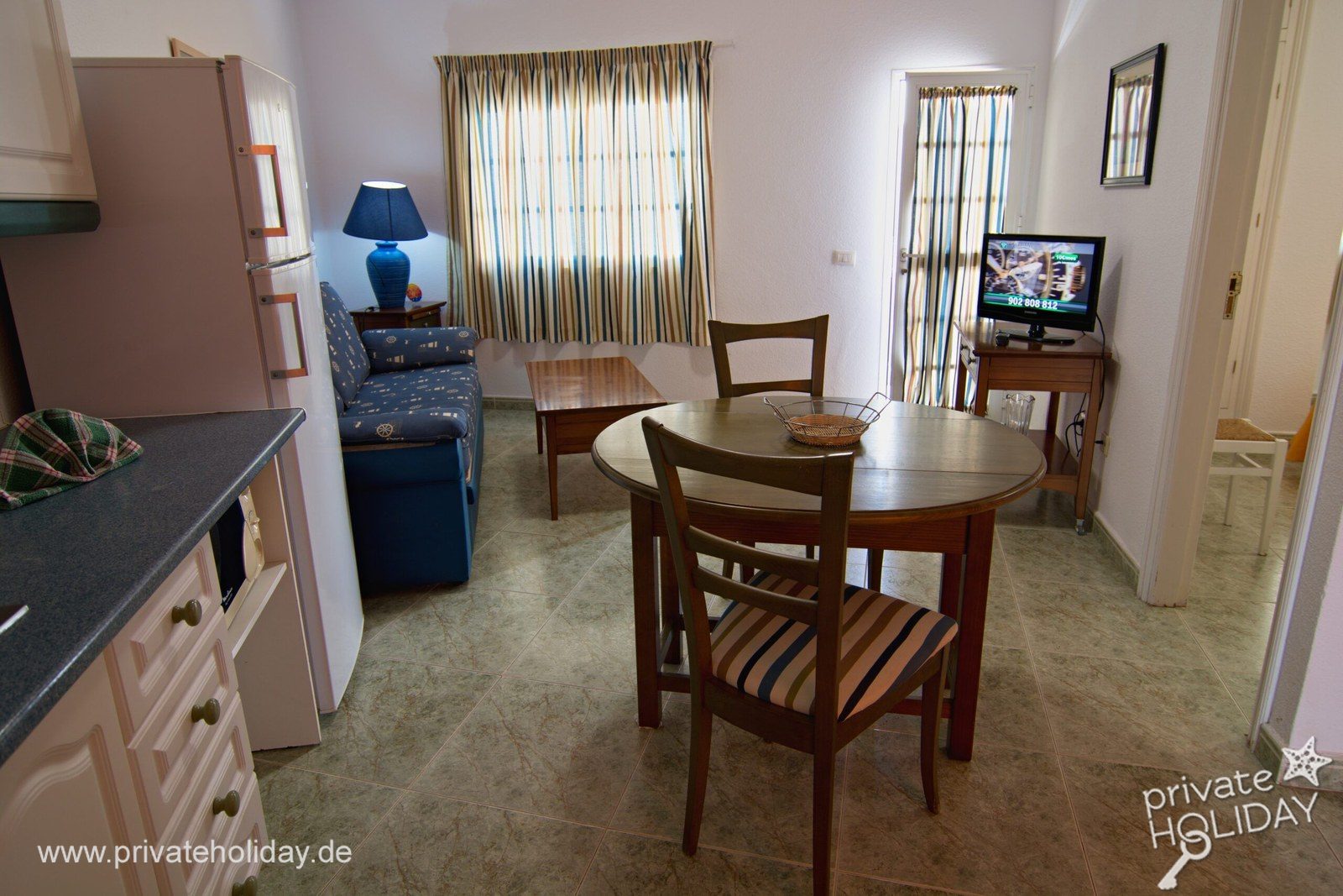 Living room with dining table, sofa and TV – Los Cristianos, Tenerife