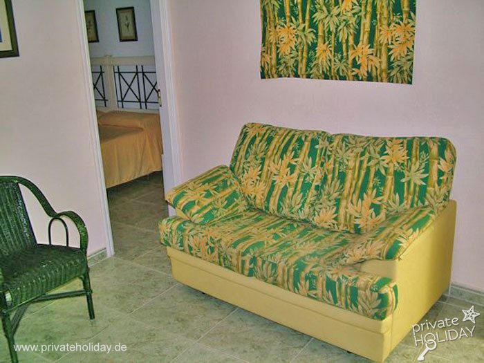 Soggiorno con divano letto e porta – Los Cristianos, Tenerife