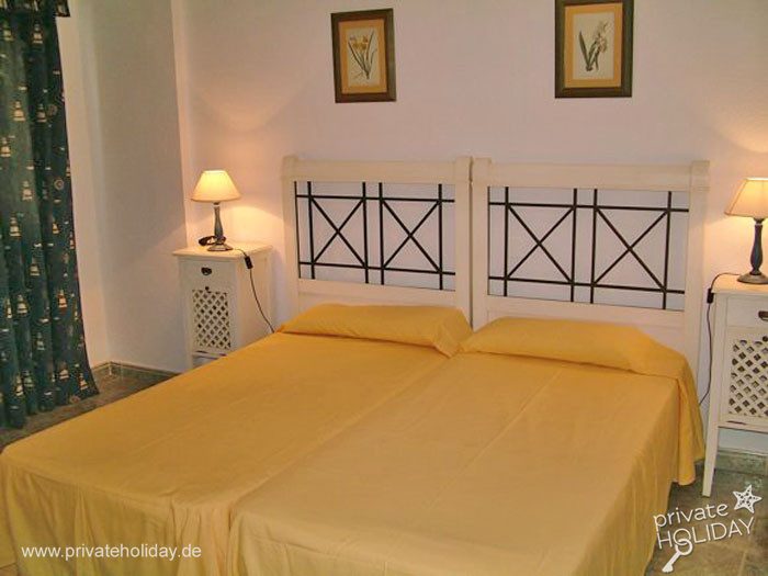 Camera con letto matrimoniale e comodini – Los Cristianos, Tenerife