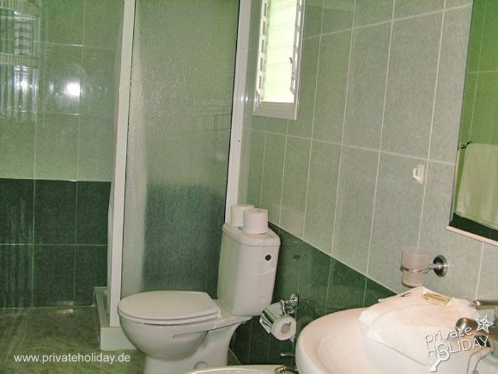 Bagno con doccia e lavabo – Los Cristianos, Tenerife