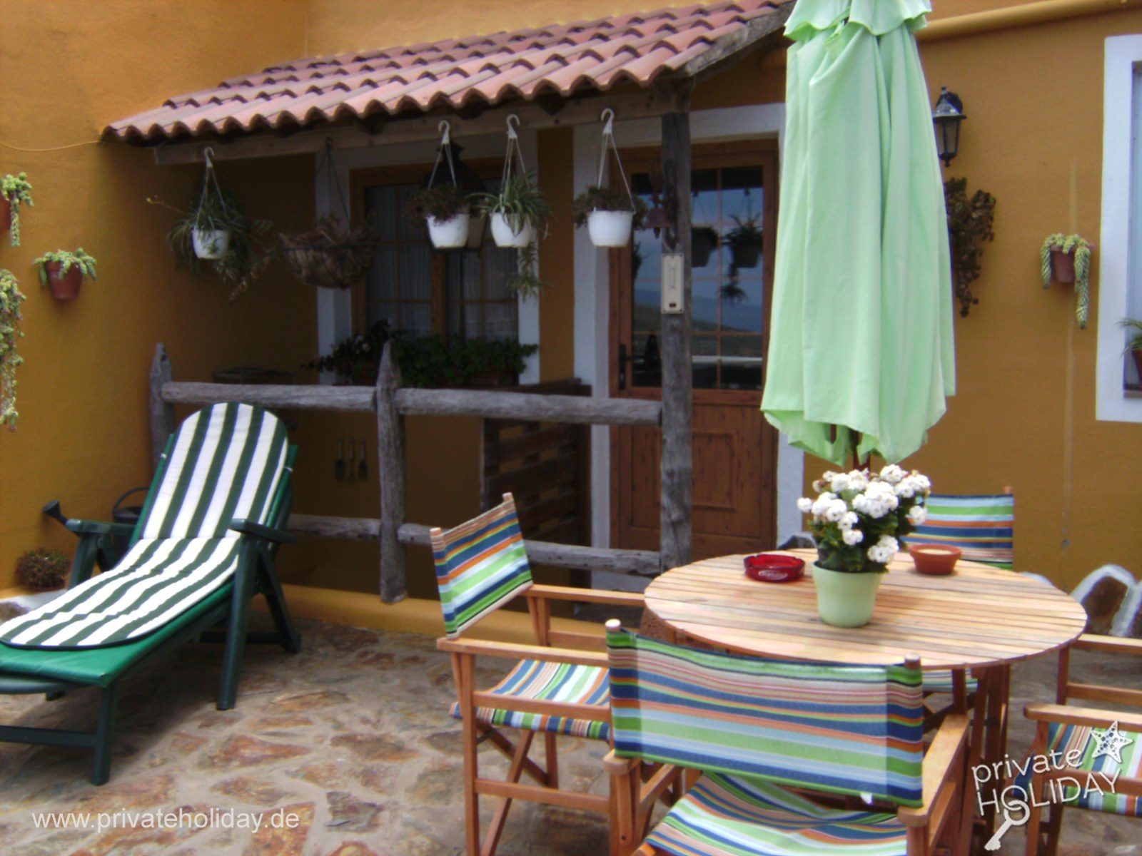 Terrazza con tavolo, sedie e lettino – La Guancha, Tenerife