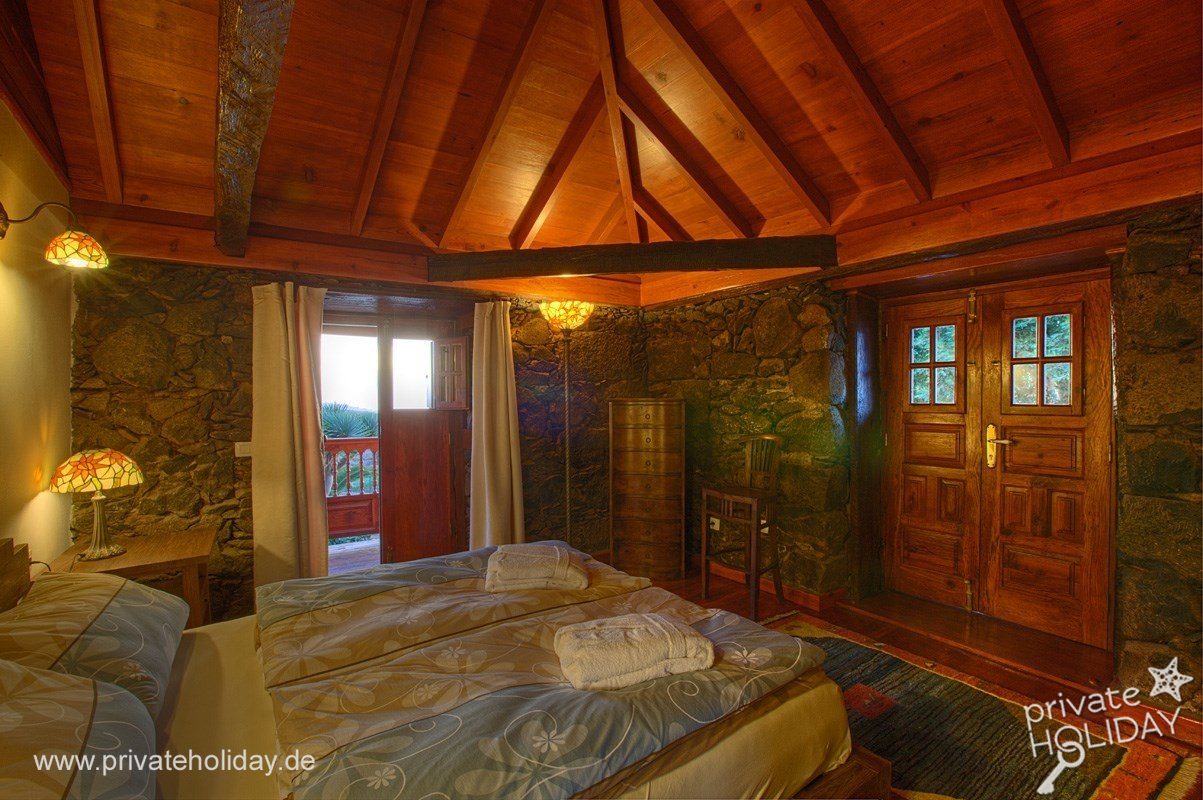 Chambre rustique avec murs en pierre et balcon – Tacoronte, Ténérife