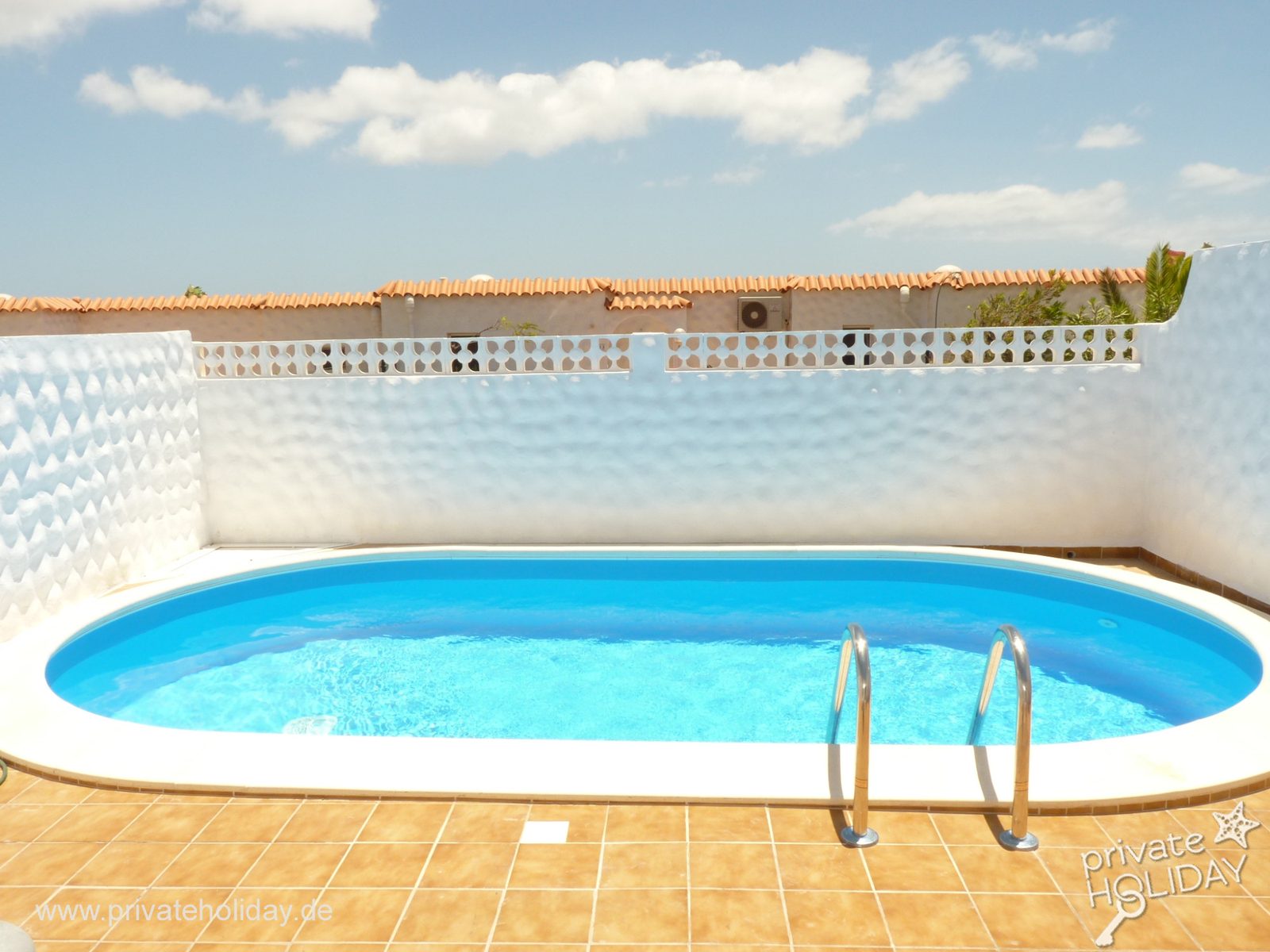 Piscina privata con bordo bianco – Costa Calma, Fuerteventura