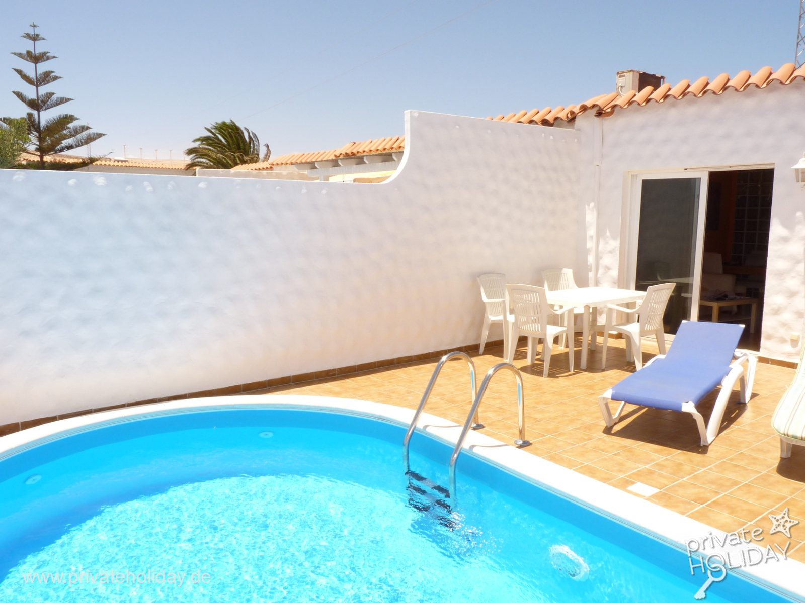 Private pool with terrace and sun lounger – Costa Calma, Fuerteventura