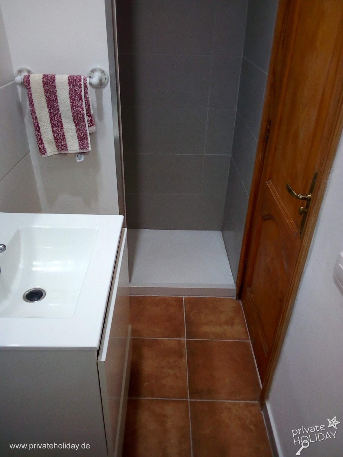 Salle de bain avec douche et sol carrelé – Icod de los Vinos, Ténérife