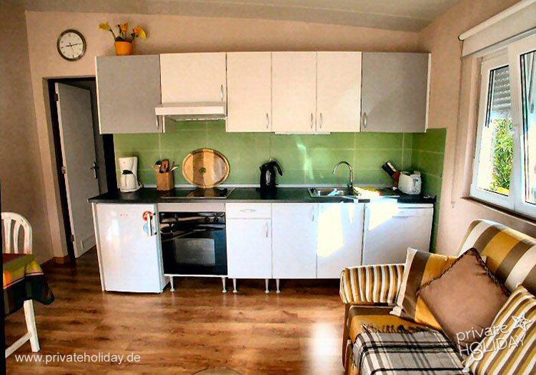 Cucina con pensili e finestra – Guía de Isora, Tenerife