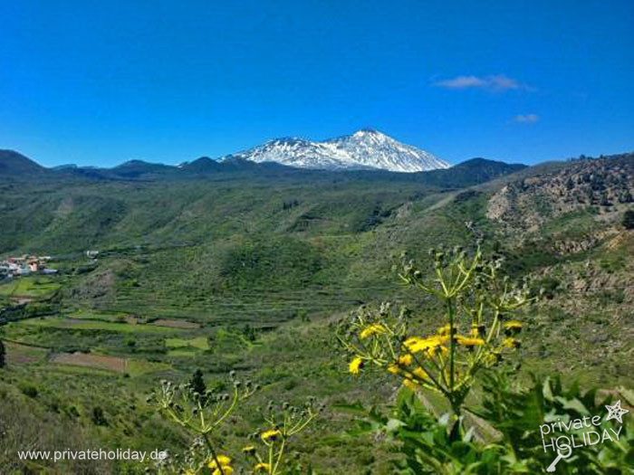 Paesaggio montano con cima innevata e valle – Guía de Isora, Tenerife