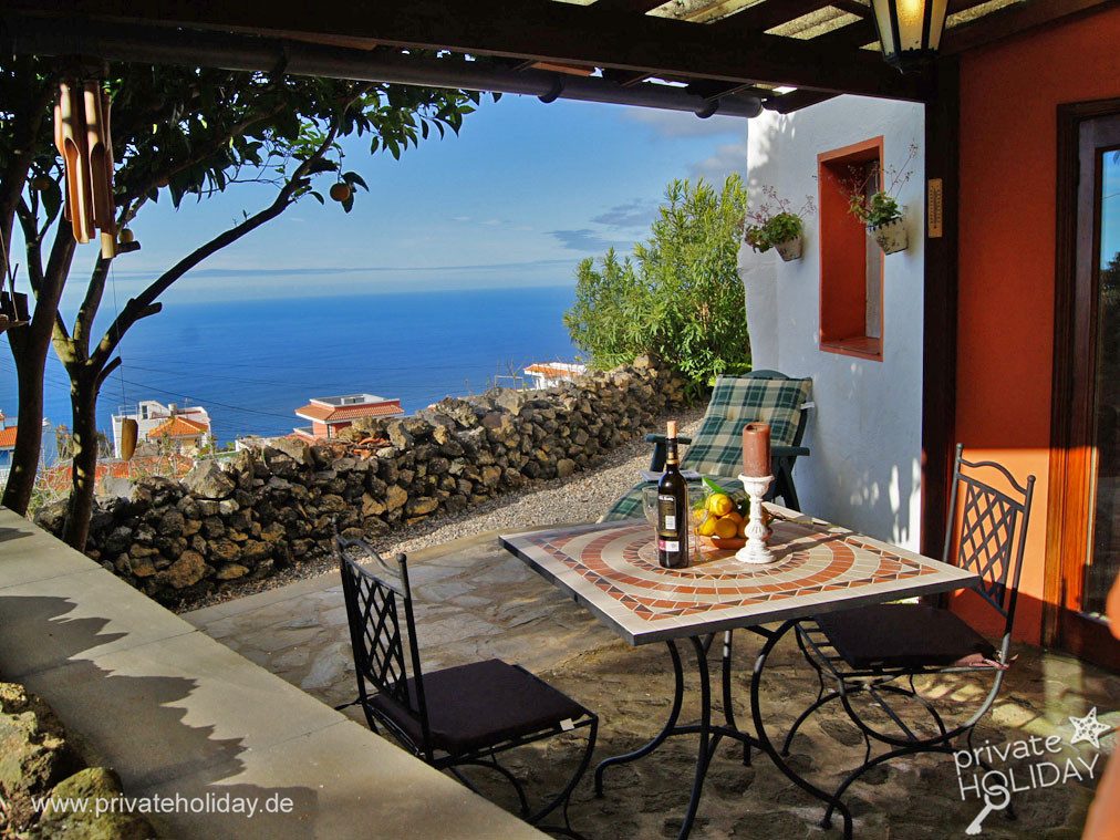 Terrasse couverte avec table et vue mer – Garachico, Ténérife