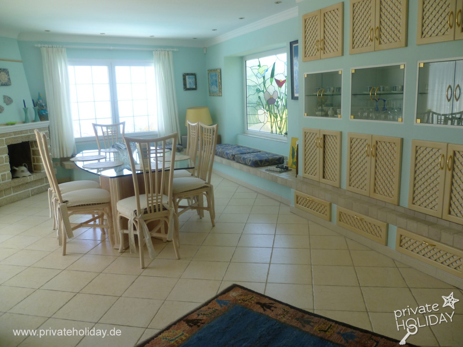 Salle à manger avec table en verre et placards intégrés – Chayofa, Ténérife