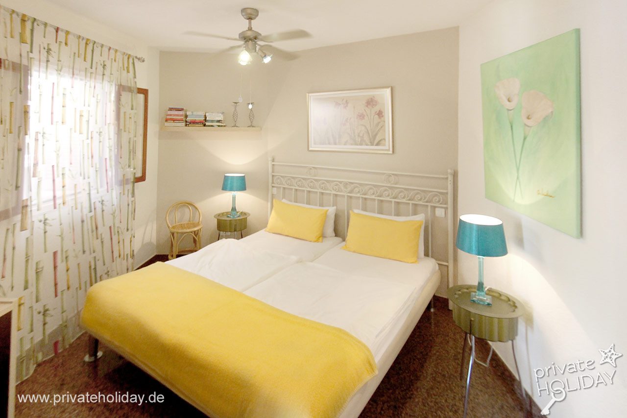Camera luminosa con letto matrimoniale e comodini – Alcalá, Tenerife
