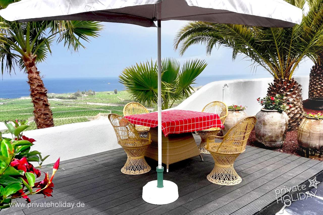 Terrazza con tavolo, ombrellone e vista mare – Alcalá, Tenerife