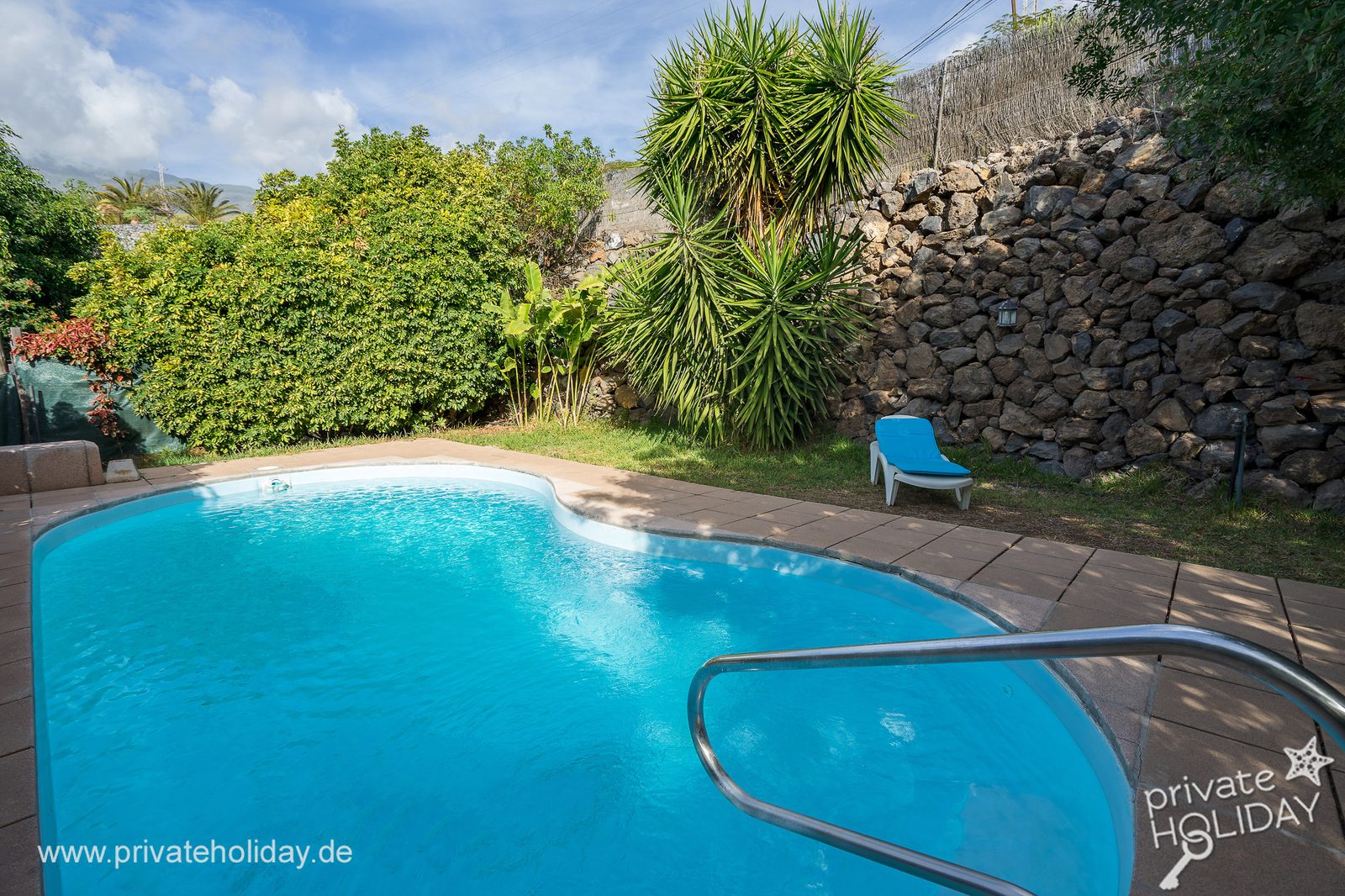Piscine avec jardin et mur en pierre – Candelaria, Ténérife