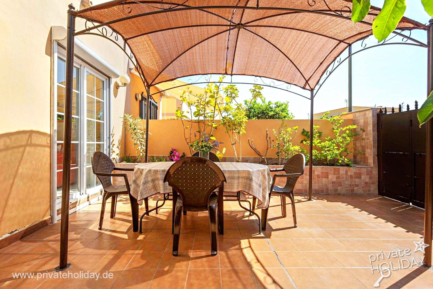 Terrasse couverte avec table et auvent – Chayofa, Ténérife