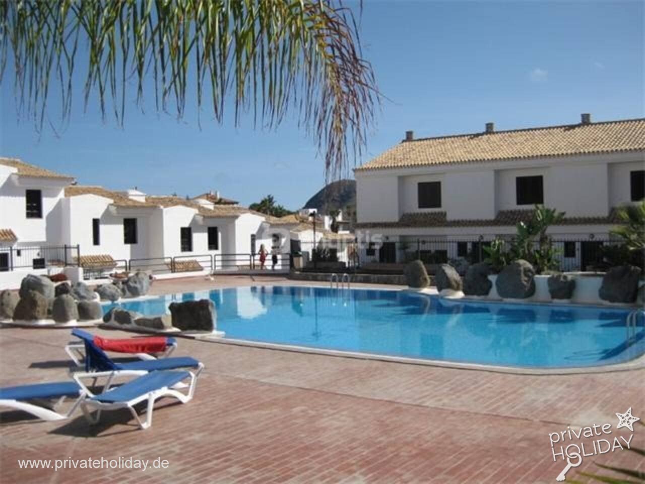 Piscina exterior con terraza y tumbonas – Chayofa, Tenerife