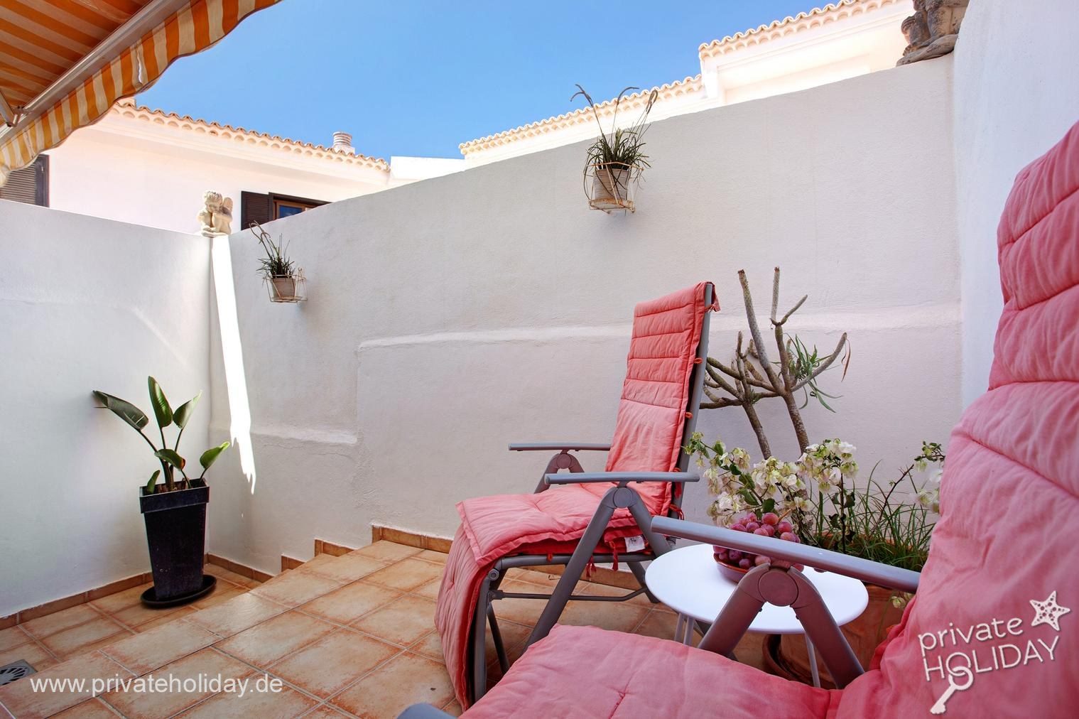 Zadaszony taras z leżakami i roślinami – Chayofa, Tenerife