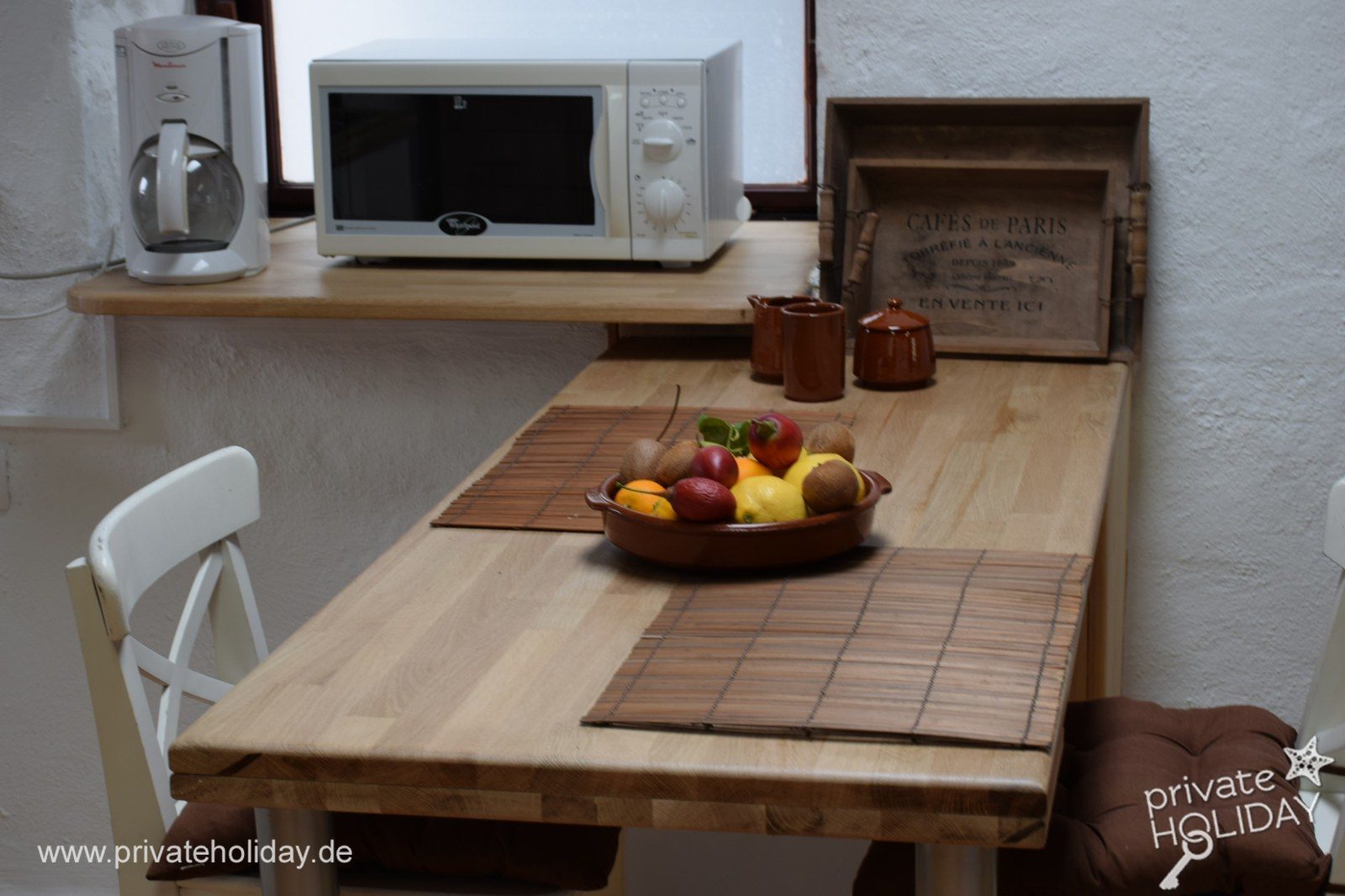 Tavolo da pranzo con fruttiera e microonde – Icod de los Vinos, Tenerife
