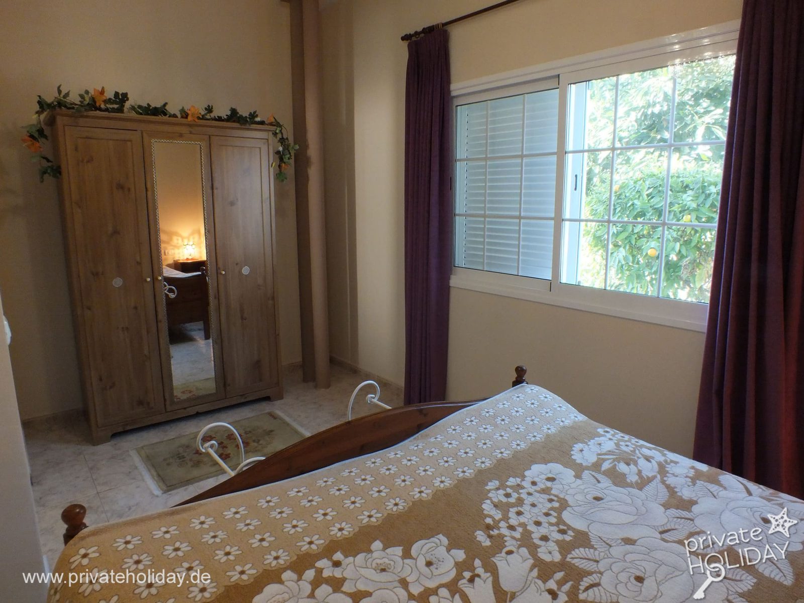 Slaapkamer met kledingkast en raam – La Orotava, Teneriffa