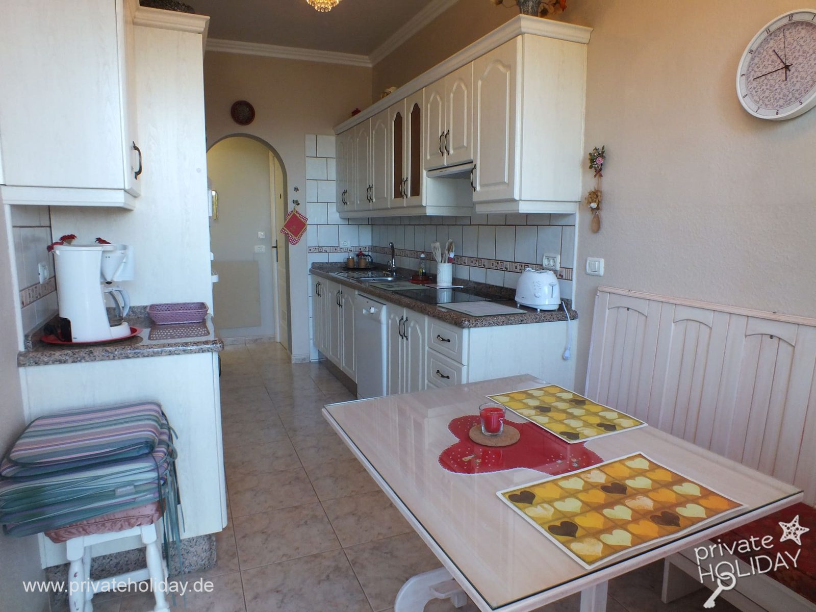 Keuken met eettafel en vensterbank – La Orotava, Teneriffa