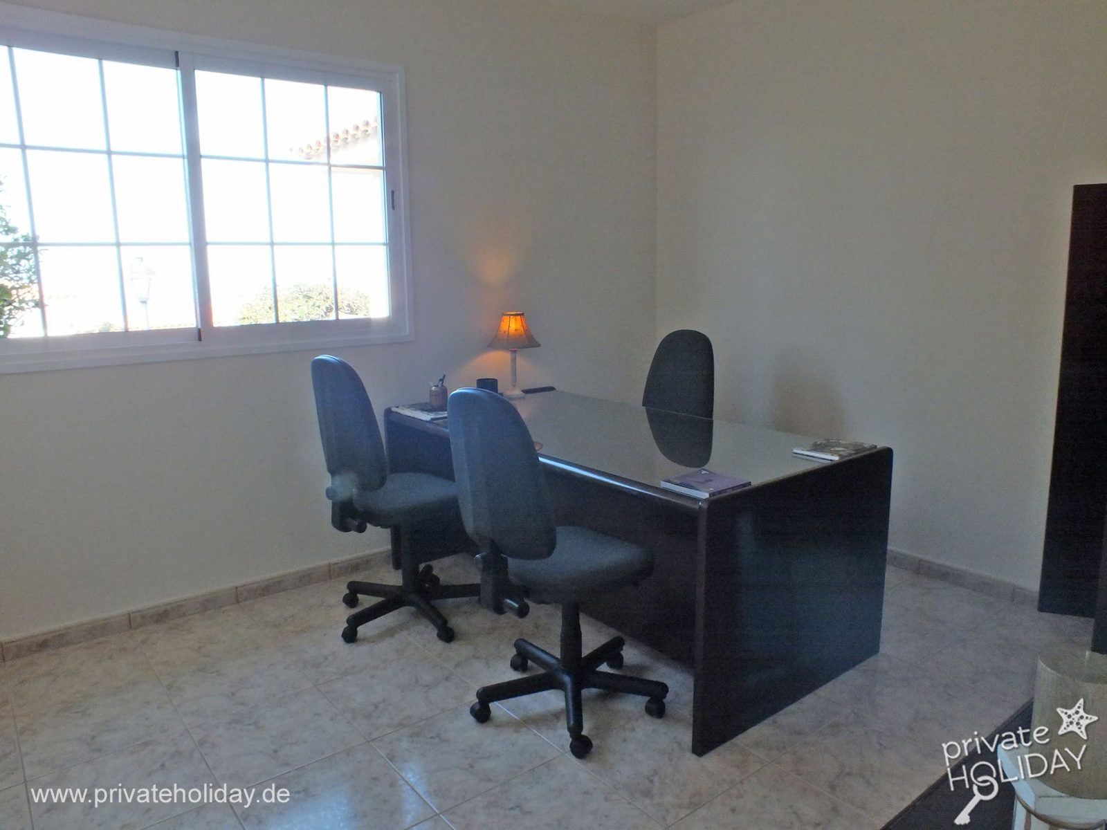 Kantoor met bureau en twee bureaustoelen – La Orotava, Teneriffa
