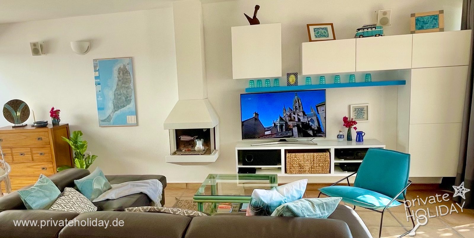 Salon avec cheminée et meuble TV – Costa Calma, Fuerteventura