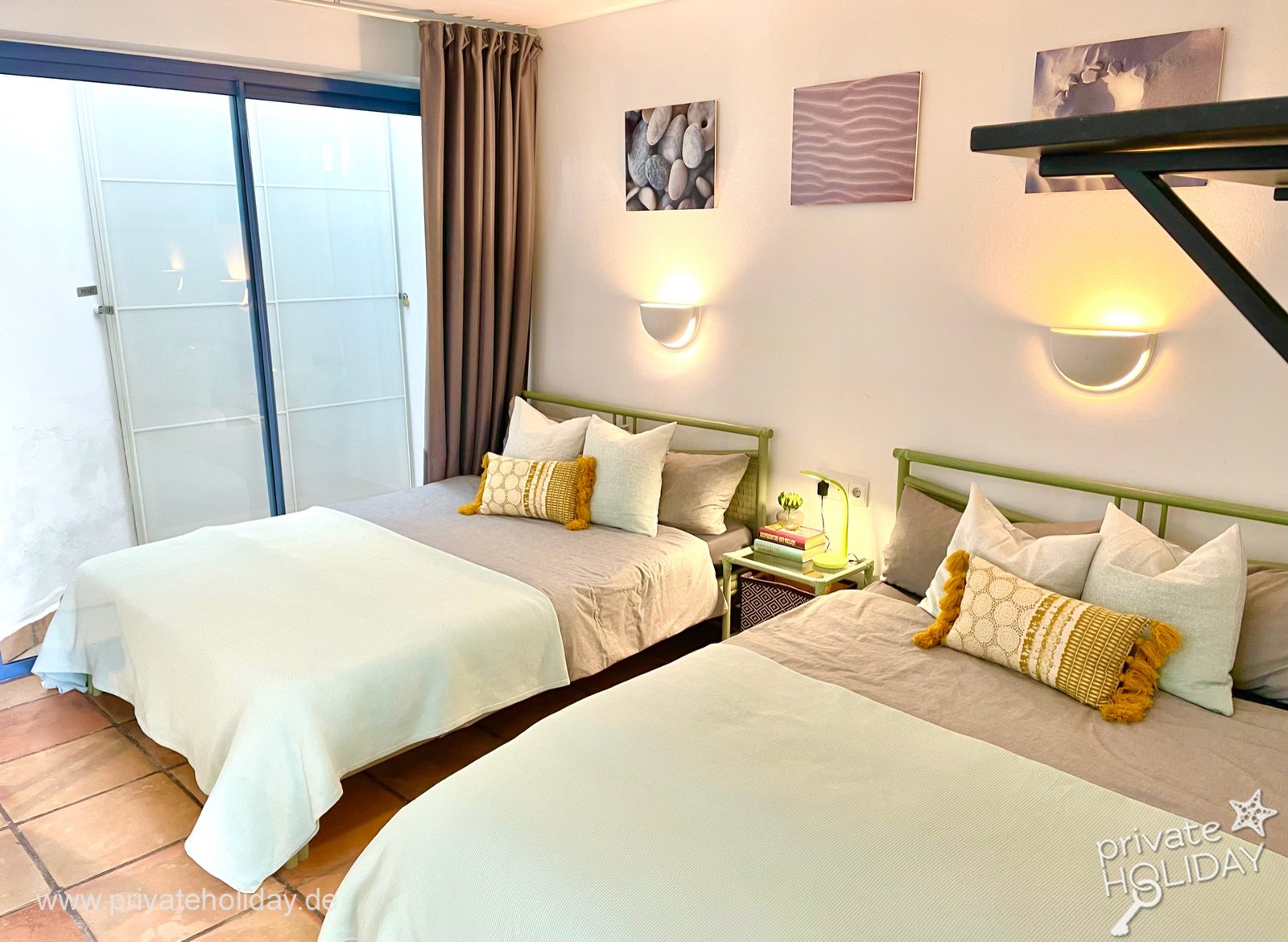 Chambre avec deux lits simples et porte coulissante – Costa Calma, Fuerteventura