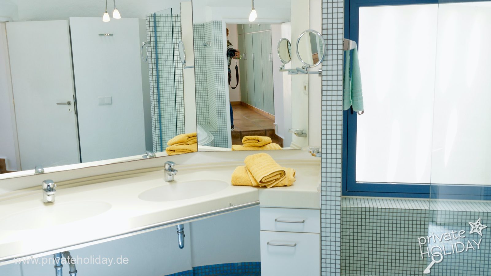 Bagno moderno con doppio lavabo e doccia – Costa Calma, Fuerteventura