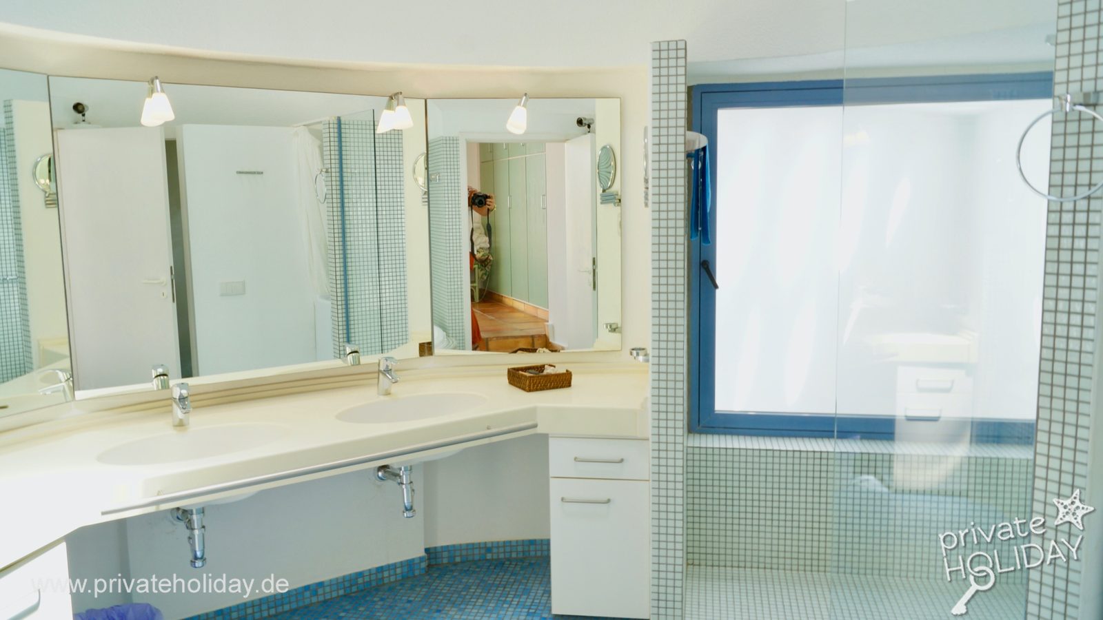 Bagno con doppio lavabo e grande specchio – Costa Calma, Fuerteventura