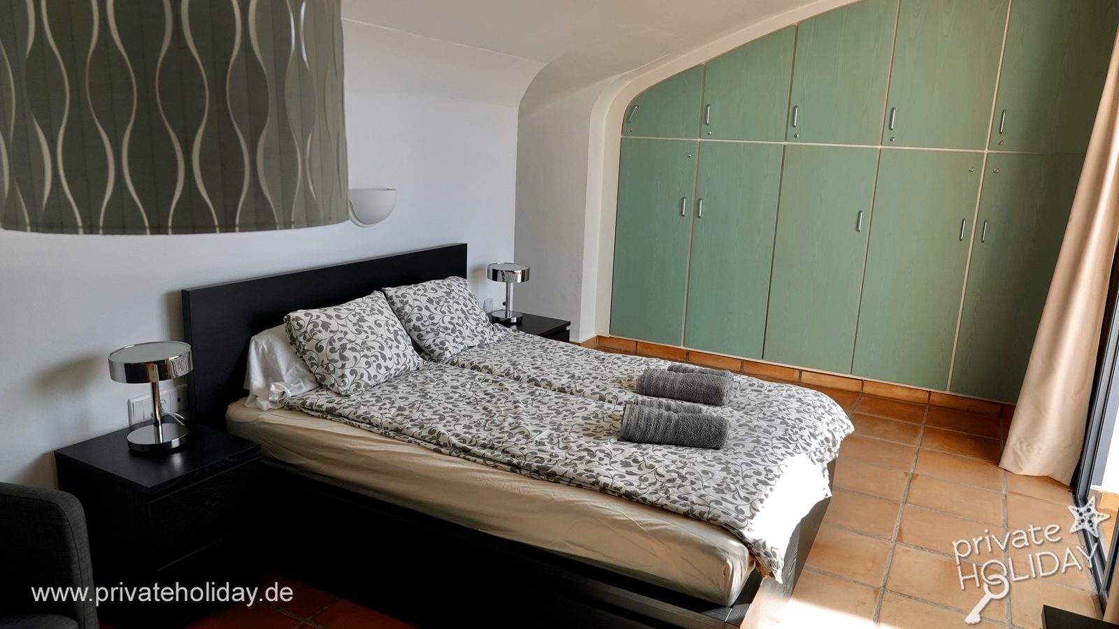 Camera da letto con letto matrimoniale e armadi a muro – Costa Calma, Fuerteventura