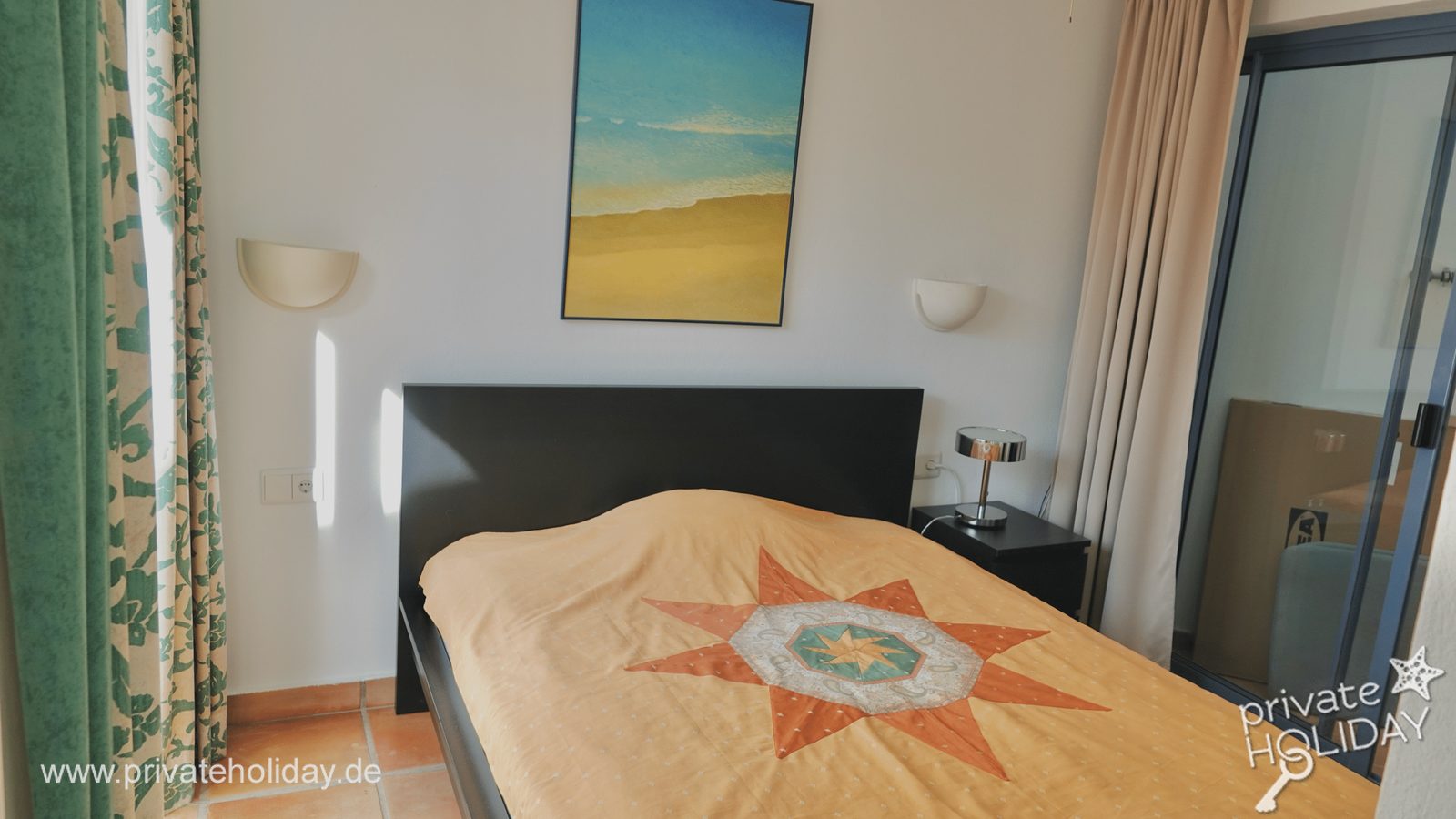 Camera da letto con letto matrimoniale e porta finestra – Costa Calma, Fuerteventura