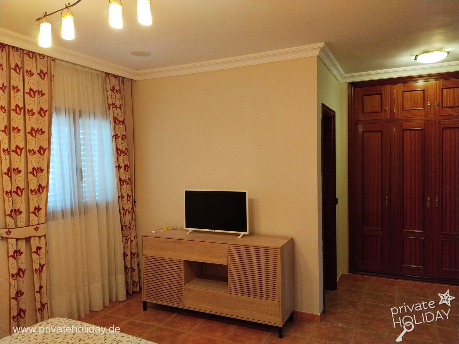 Sypialnia z telewizorem i szafą – Candelaria, Tenerife