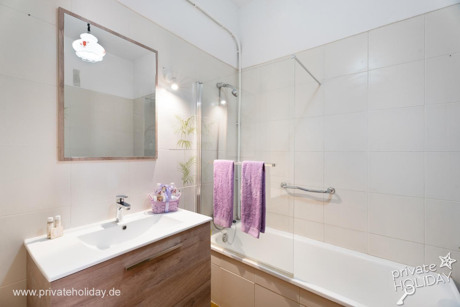 Salle de bain avec baignoire et douche vitrée – Los Gigantes, Ténérife