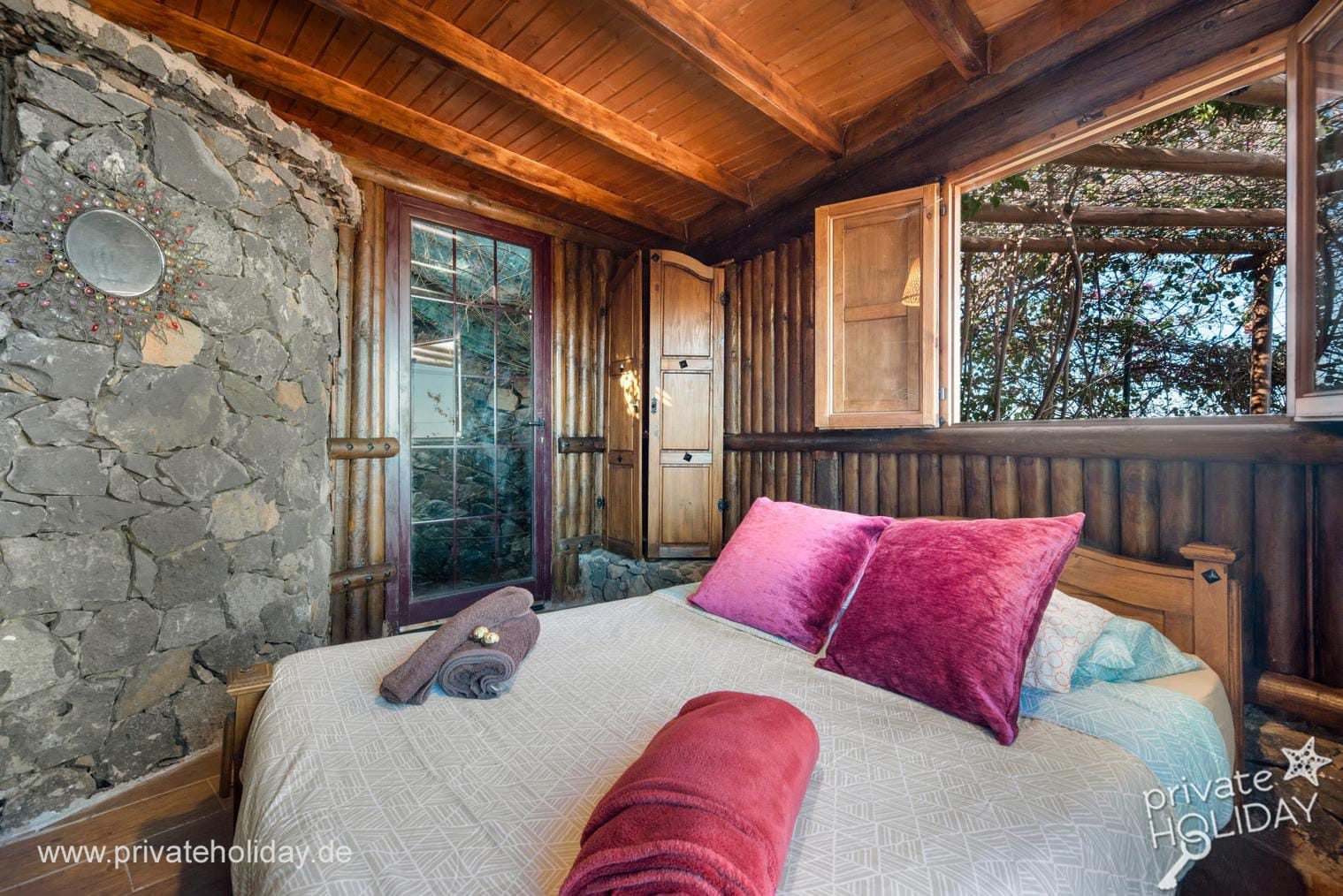 Camera con letto matrimoniale e finestre aperte – Santa Ursula, Tenerife