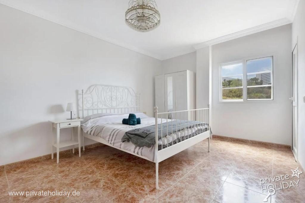 Chambre claire avec lit double et fenêtre – Puerto de la Cruz, Ténérife
