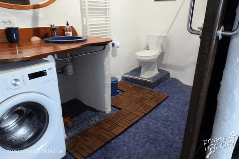 Bathroom with washing machine and shower – Icod de los Vinos, Tenerife